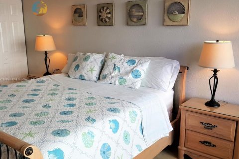 Condo in Miami Beach, Florida, 2 bedrooms  № 2022670 - photo 10