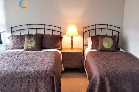 Condo in Miami Beach, Florida, 2 bedrooms  № 2022670 - photo 14