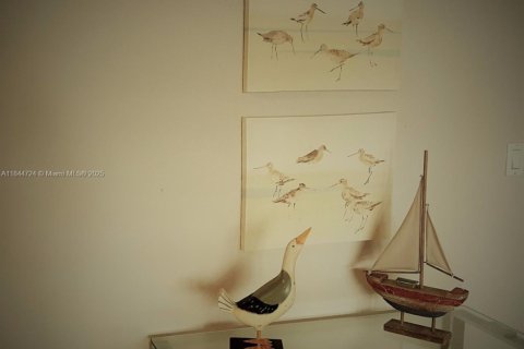 Condo in Miami Beach, Florida, 2 bedrooms  № 2022670 - photo 4