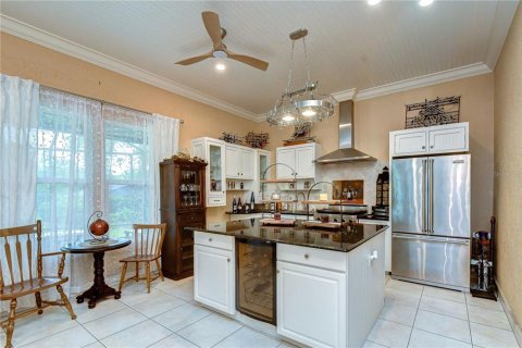 House in Valrico, Florida 4 bedrooms, 351.54 sq.m. № 2151202 - photo 17