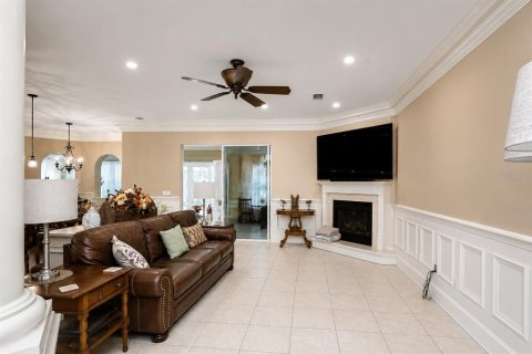 House in Valrico, Florida 4 bedrooms, 351.54 sq.m. № 2151202 - photo 15