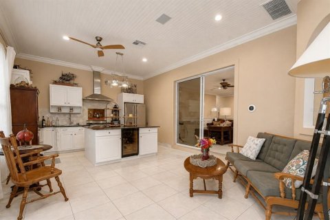 House in Valrico, Florida 4 bedrooms, 351.54 sq.m. № 2151202 - photo 16