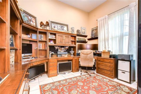 House in Valrico, Florida 4 bedrooms, 351.54 sq.m. № 2151202 - photo 7
