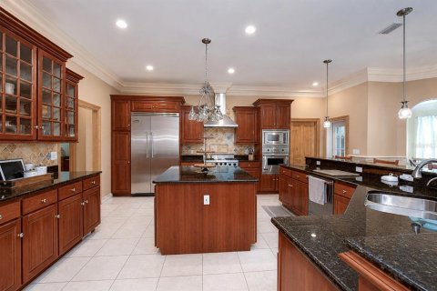 House in Valrico, Florida 4 bedrooms, 351.54 sq.m. № 2151202 - photo 10