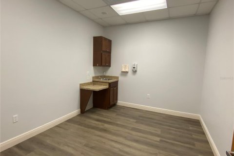 Commercial property in Lady Lake, Florida 178.37 sq.m. № 910300 - photo 7
