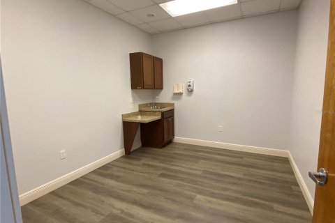 Commercial property in Lady Lake, Florida 178.37 sq.m. № 910300 - photo 6