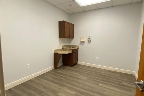 Commercial property in Lady Lake, Florida 178.37 sq.m. № 910300 - photo 5