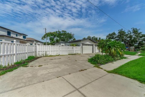 Casa en venta en Saint Petersburg, Florida, 4 dormitorios, 221.48 m2 № 2197628 - foto 3