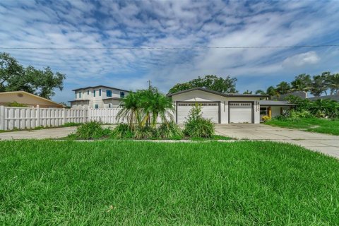Casa en venta en Saint Petersburg, Florida, 4 dormitorios, 221.48 m2 № 2197628 - foto 2