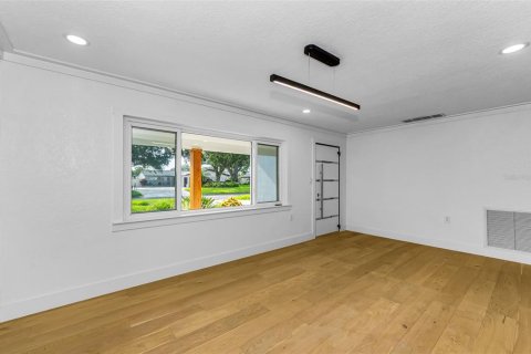 Casa en venta en Saint Petersburg, Florida, 4 dormitorios, 221.48 m2 № 2197628 - foto 7