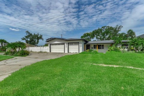 Casa en Saint Petersburg, Florida 4 dormitorios, 221.48 m2 № 2197628