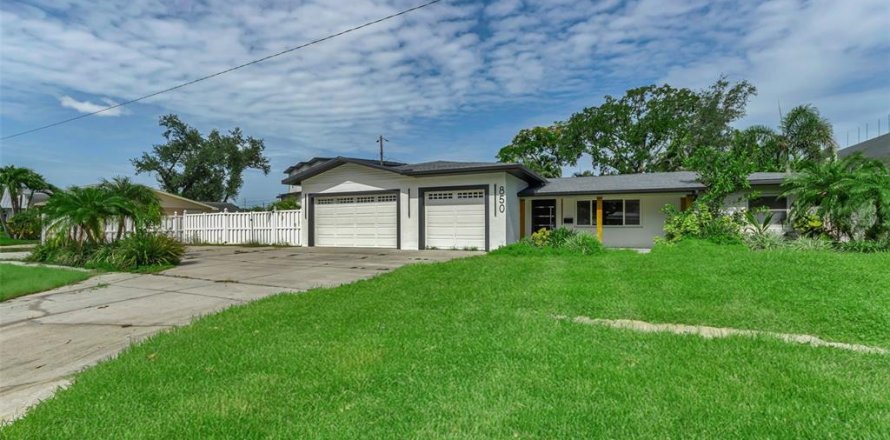 Casa en Saint Petersburg, Florida 4 dormitorios, 221.48 m2 № 2197628