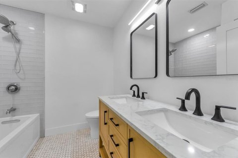 Casa en venta en Saint Petersburg, Florida, 4 dormitorios, 221.48 m2 № 2197628 - foto 26