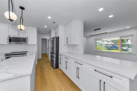 Casa en venta en Saint Petersburg, Florida, 4 dormitorios, 221.48 m2 № 2197628 - foto 14