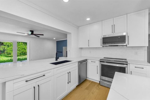 Casa en venta en Saint Petersburg, Florida, 4 dormitorios, 221.48 m2 № 2197628 - foto 12