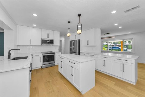 Casa en venta en Saint Petersburg, Florida, 4 dormitorios, 221.48 m2 № 2197628 - foto 13