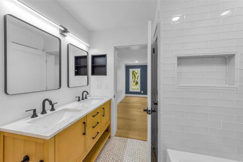 Casa en venta en Saint Petersburg, Florida, 4 dormitorios, 221.48 m2 № 2197628 - foto 28