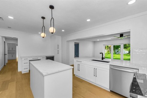 Casa en venta en Saint Petersburg, Florida, 4 dormitorios, 221.48 m2 № 2197628 - foto 15