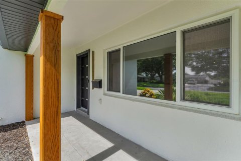 Casa en venta en Saint Petersburg, Florida, 4 dormitorios, 221.48 m2 № 2197628 - foto 5
