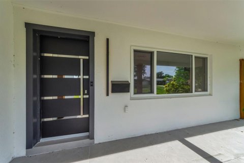 Casa en venta en Saint Petersburg, Florida, 4 dormitorios, 221.48 m2 № 2197628 - foto 6