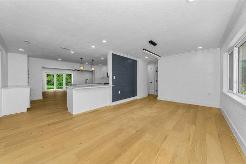 Casa en venta en Saint Petersburg, Florida, 4 dormitorios, 221.48 m2 № 2197628 - foto 9