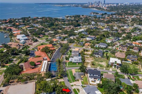 Casa en venta en Saint Petersburg, Florida, 4 dormitorios, 221.48 m2 № 2197628 - foto 4