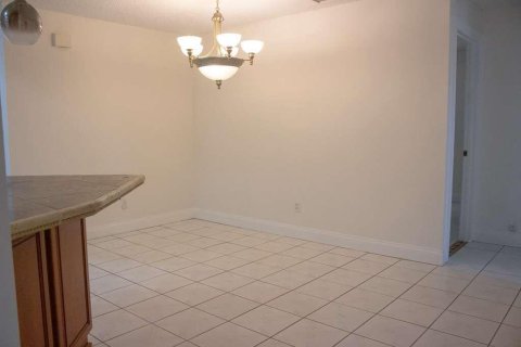 Casa en venta en Port St. Lucie, Florida, 4 dormitorios, 199.74 m2 № 2260783 - foto 8