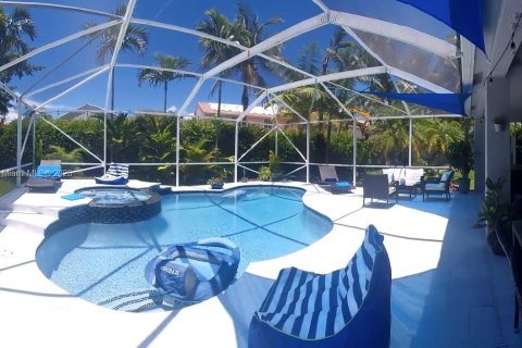 House in Weston, Florida 4 bedrooms, 247.96 sq.m. № 1821608 - photo 10