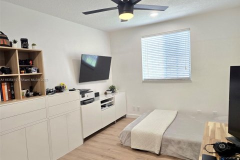House in Weston, Florida 4 bedrooms, 247.96 sq.m. № 1821608 - photo 13