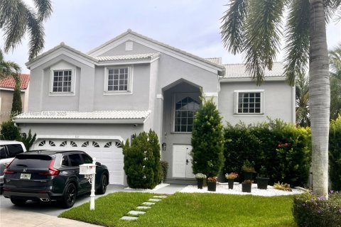 House in Weston, Florida 4 bedrooms, 247.96 sq.m. № 1821608 - photo 1