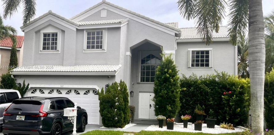 House in Weston, Florida 4 bedrooms, 247.96 sq.m. № 1821608