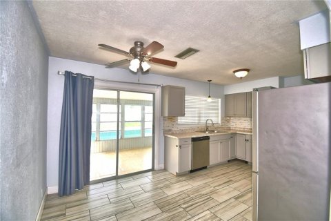 Villa ou maison à louer à Winter Haven, Floride: 3 chambres, 106.28 m2 № 2410203 - photo 13