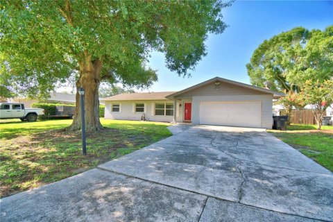 Villa ou maison à louer à Winter Haven, Floride: 3 chambres, 106.28 m2 № 2410203 - photo 2