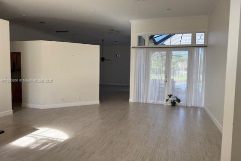 Villa ou maison à louer à Weston, Floride: 5 chambres, 243.31 m2 № 1779323 - photo 3