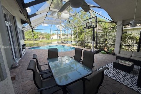 Villa ou maison à louer à Weston, Floride: 5 chambres, 243.31 m2 № 1779323 - photo 25