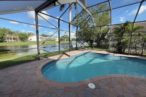 Villa ou maison à louer à Weston, Floride: 5 chambres, 243.31 m2 № 1779323 - photo 22