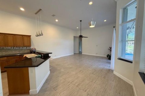 Villa ou maison à louer à Weston, Floride: 5 chambres, 243.31 m2 № 1779323 - photo 16