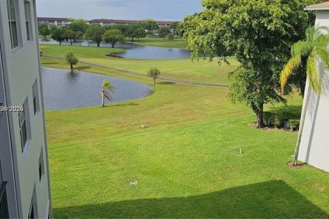 Condominio en venta en Pembroke Pines, Florida, 2 dormitorios, 96.99 m2 № 1855212 - foto 21