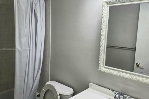 Condominio en venta en Pembroke Pines, Florida, 2 dormitorios, 96.99 m2 № 1855212 - foto 18