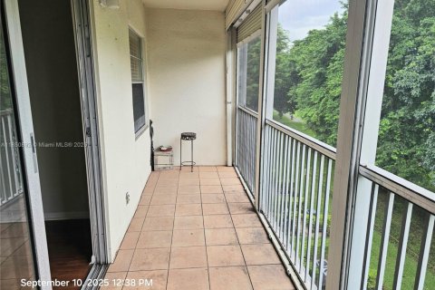 Condominio en venta en Pembroke Pines, Florida, 2 dormitorios, 96.99 m2 № 1855212 - foto 17