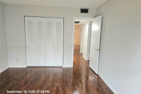 Condominio en venta en Pembroke Pines, Florida, 2 dormitorios, 96.99 m2 № 1855212 - foto 15