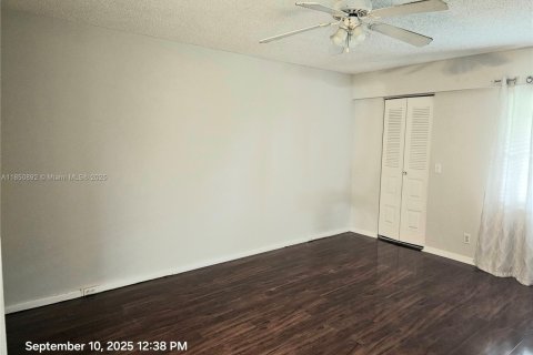 Condominio en venta en Pembroke Pines, Florida, 2 dormitorios, 96.99 m2 № 1855212 - foto 29