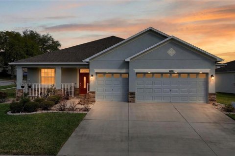 House in Mount Dora, Florida 4 bedrooms, 225.75 sq.m. № 2199441 - photo 2