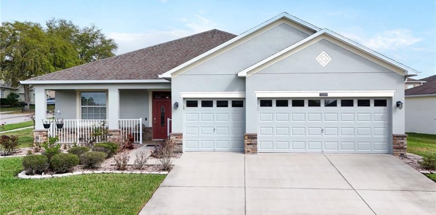 House in Mount Dora, Florida 4 bedrooms, 225.75 sq.m. № 2199441