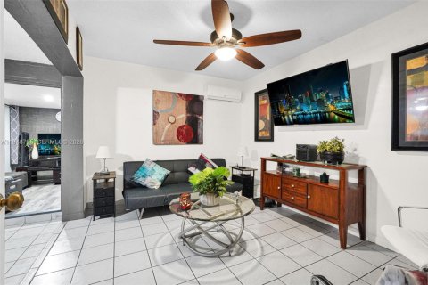 Villa ou maison à vendre à Miami, Floride: 3 chambres, 131.92 m2 № 2004813 - photo 14