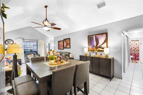 Villa ou maison à vendre à Miami, Floride: 3 chambres, 131.92 m2 № 2004813 - photo 9