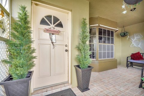 Villa ou maison à vendre à Miami, Floride: 3 chambres, 131.92 m2 № 2004813 - photo 3