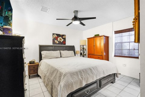 Villa ou maison à vendre à Miami, Floride: 3 chambres, 131.92 m2 № 2004813 - photo 23