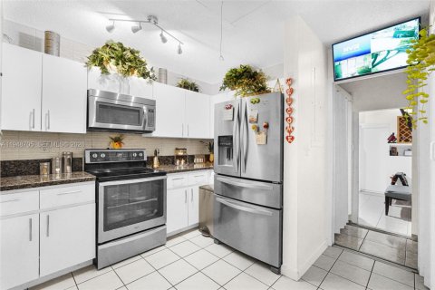 Villa ou maison à vendre à Miami, Floride: 3 chambres, 131.92 m2 № 2004813 - photo 11