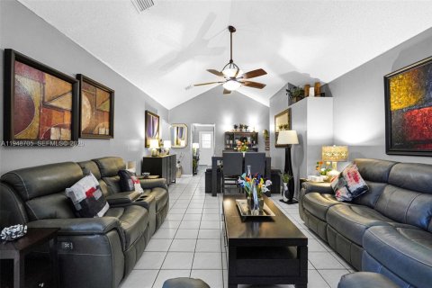 Villa ou maison à vendre à Miami, Floride: 3 chambres, 131.92 m2 № 2004813 - photo 5